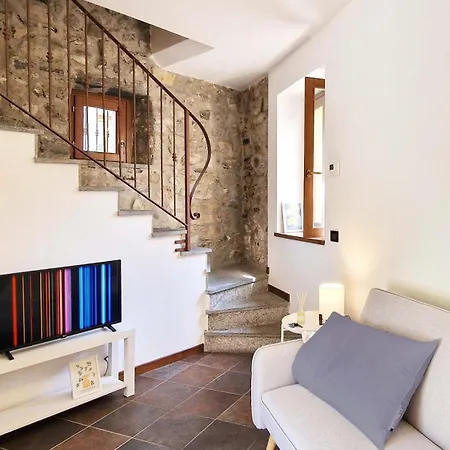 Sweetlake 3 Floors Apartment Lierna